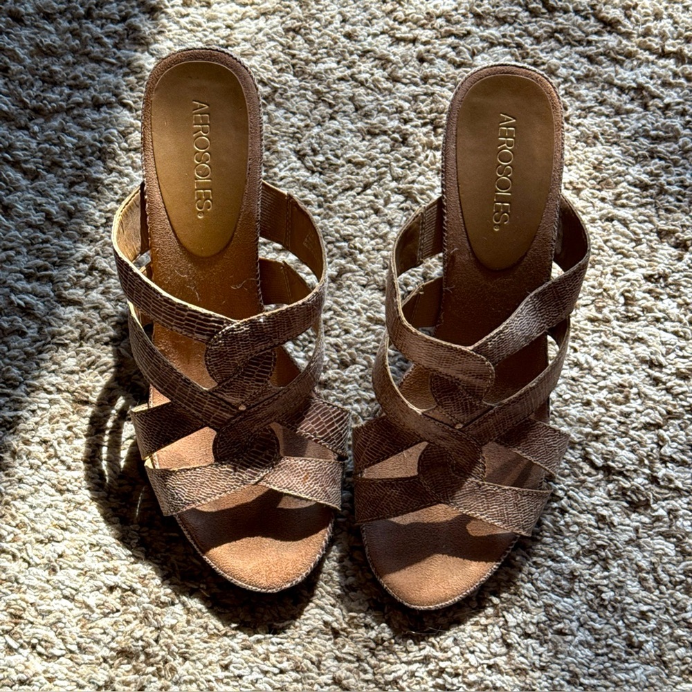 Aerosoles Protector Slip On Sandals Womens Sz 9 Tan 3” Heel GUC